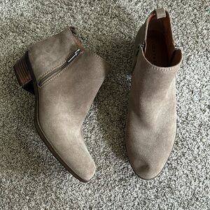 Lucky Brand tan boots